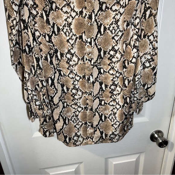 NWOT Wild Honey Tan Python/Reptile Print Off Shoulder Mini Dress size Medium - Picture 6 of 9